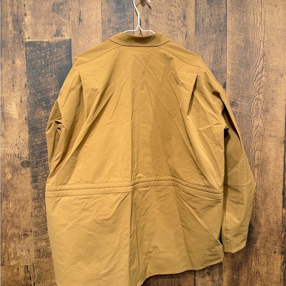 Lululemon Cinch-Waist Stretch Shirt Jacket
Bold Beige medium - Picture 3 of 6